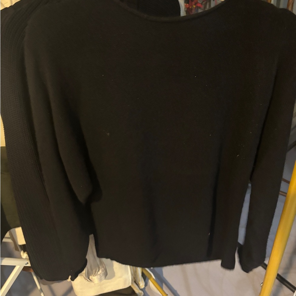 Vince Classic Black sweater
